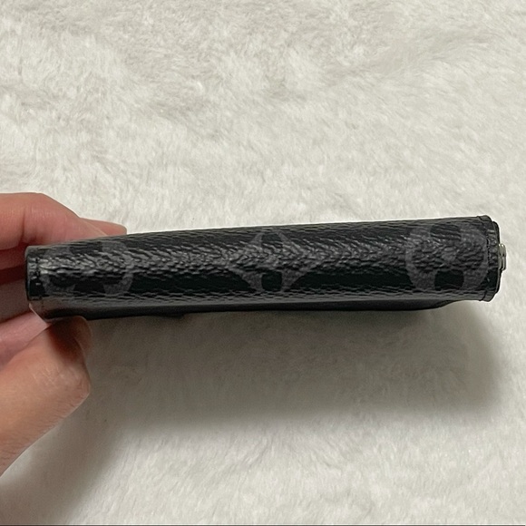 SOLD-Louis Vuitton Coin Purse - Picture 6 of 13